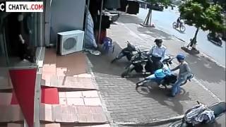 Hai người đàn ông dàn cảnh trộm xe máy SH
