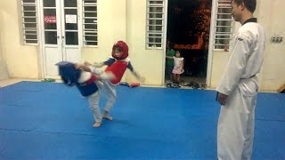 TKD WTF #14 - Sparring practice 5 - 7 yrs old