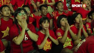 Người hâm mộ U23 Việt Nam tại Hà Nội vỡ òa khi Công Phượng ghi bàn