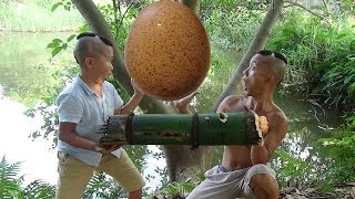 Trứng Nướng Ống Tre Khổng Lồ Và Cái Kết Cực Chán Chỉ Vì Một Con Gián ( Grilled giant egg )